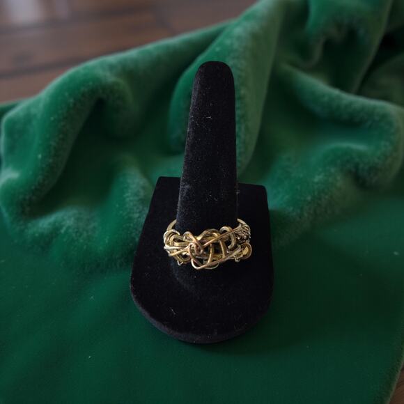 Beautiful Gold/Brass Tone Ring - Picture 1 of 6